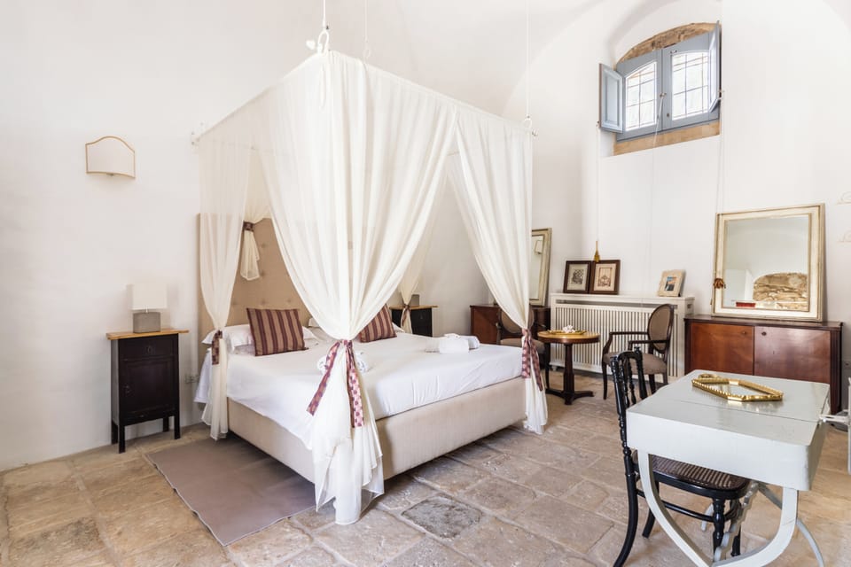 Deluxe Room | Egyptian cotton sheets, premium bedding, in-room safe, desk