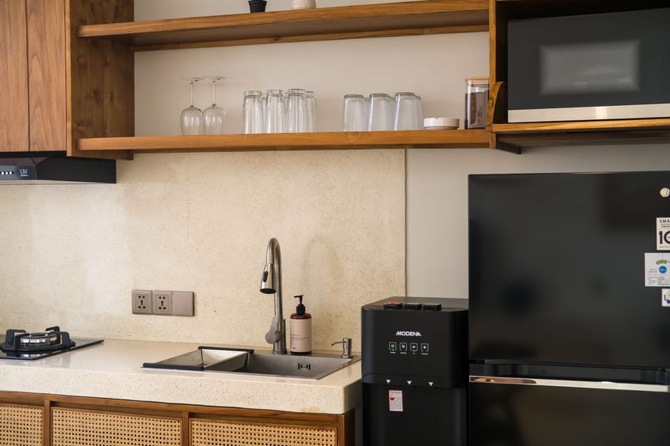 Fridge, microwave, stovetop, coffee/tea maker