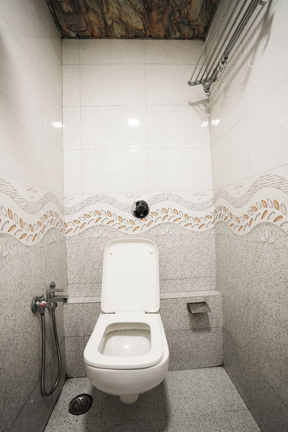 Standard Double Room | Bathroom | Shower, rainfall showerhead, free toiletries, towels