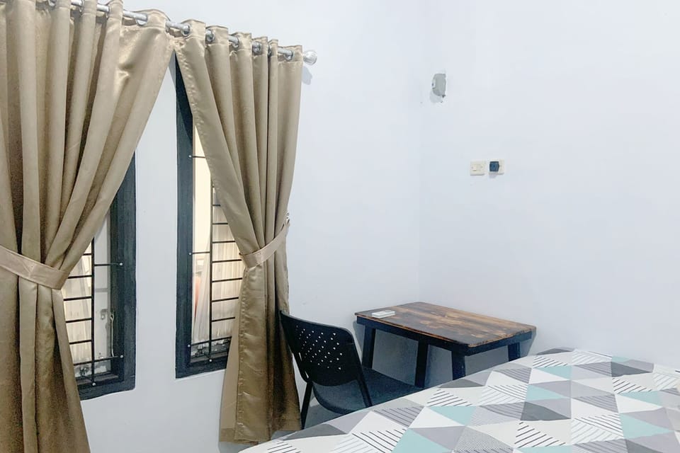 Deluxe Room | Desk, WiFi (free)