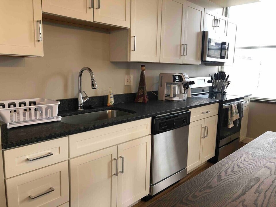 Apartment, Private Bathroom, City View | Shared kitchen