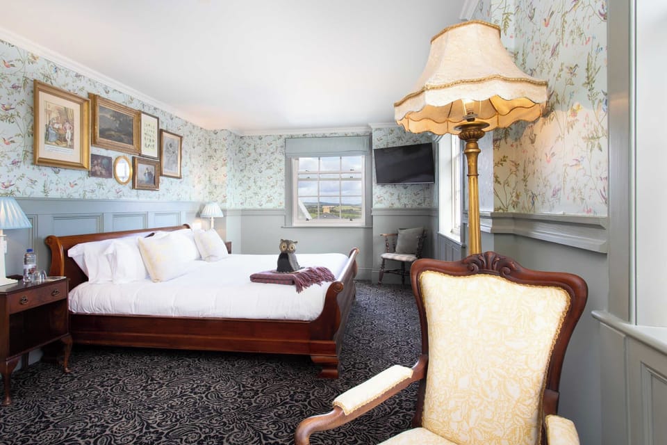 Hypo-allergenic bedding available, desk, WiFi (free), bed sheets