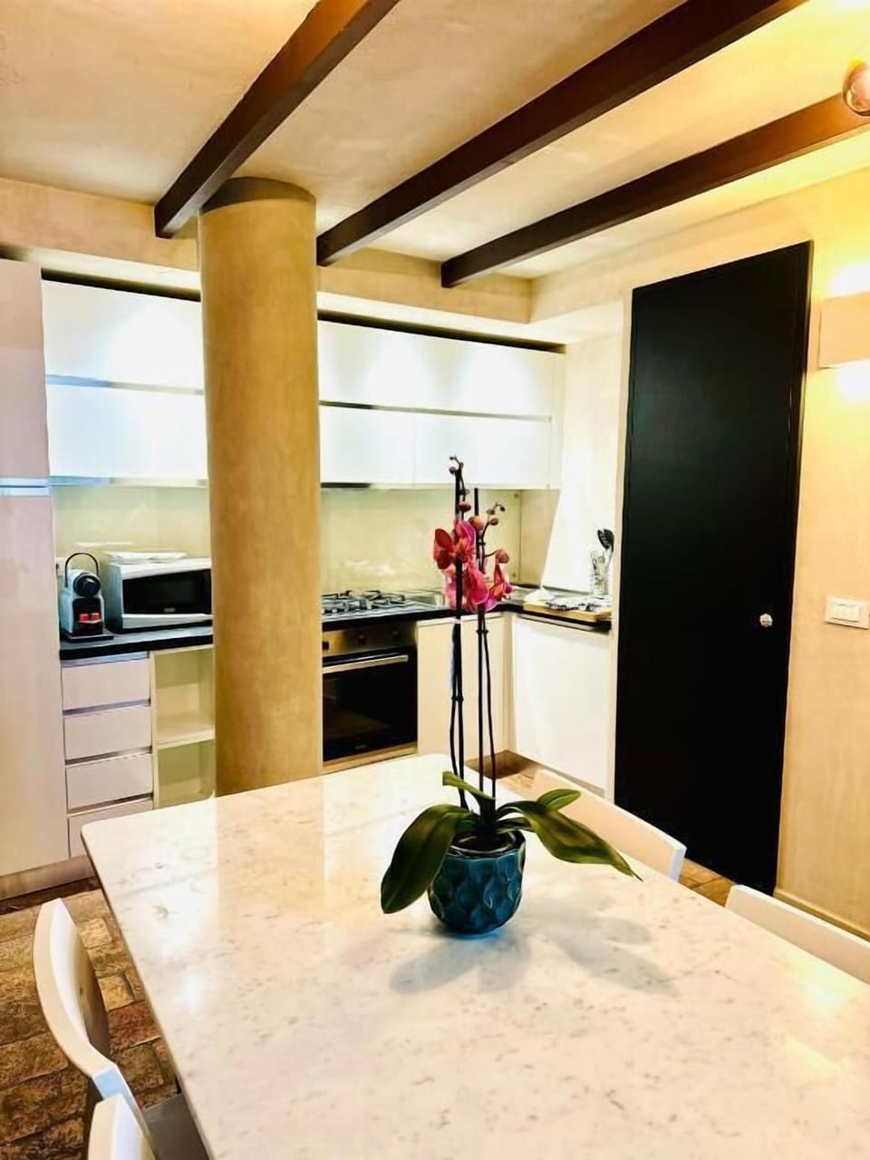 Exclusive Duplex | In-room dining