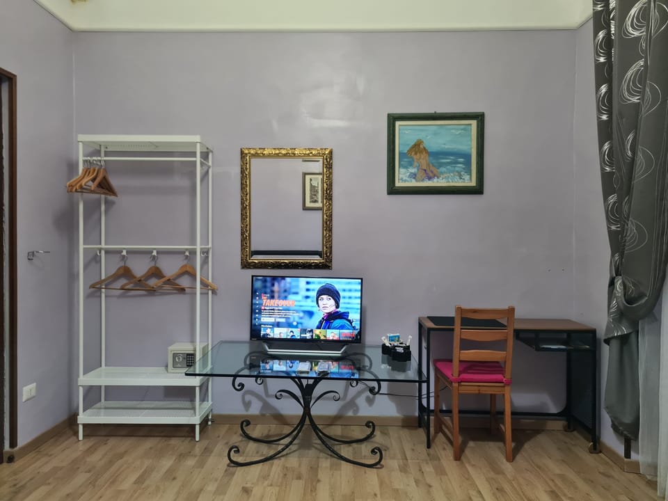 Basic Townhome | 1 bedroom, in-room safe, blackout drapes, free WiFi