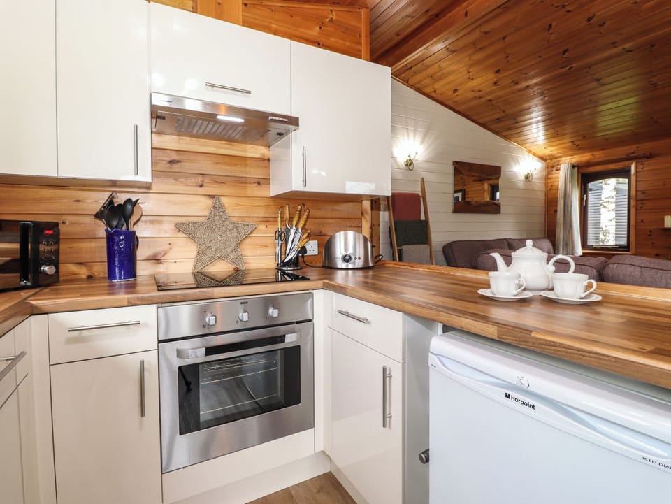 Cottage | Private kitchen | Fridge, dishwasher, electric kettle, toaster