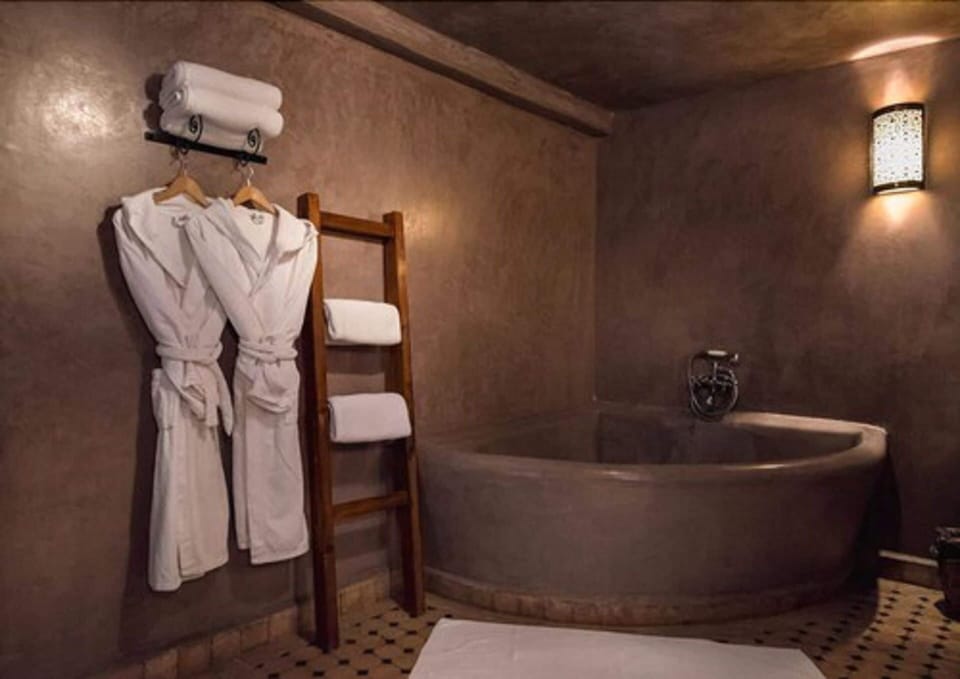 Comfort Quadruple Room, 1 Bedroom, Private Bathroom, Courtyard Area | Indoor spa tub