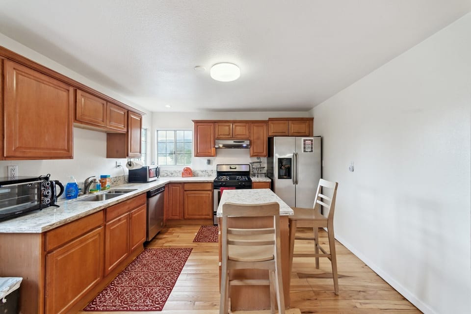 House, 3 Bedrooms | Private kitchen | Fridge, oven, stovetop, coffee/tea maker