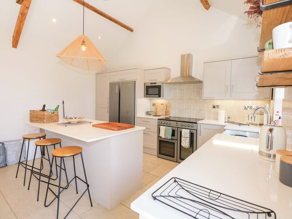 Cottage | Private kitchen | Fridge, dishwasher, electric kettle, toaster