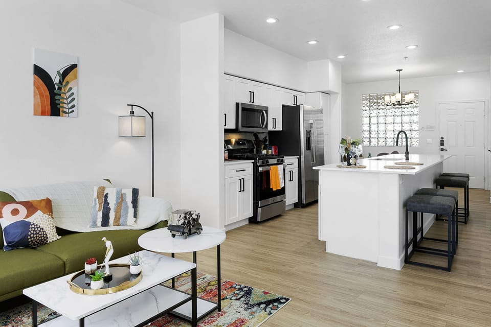 Deluxe Apartment | Living area | 42-inch Smart TV with digital channels, Netflix, Hulu