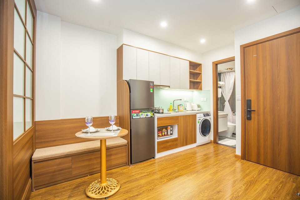 Flat-screen TV, heated floors