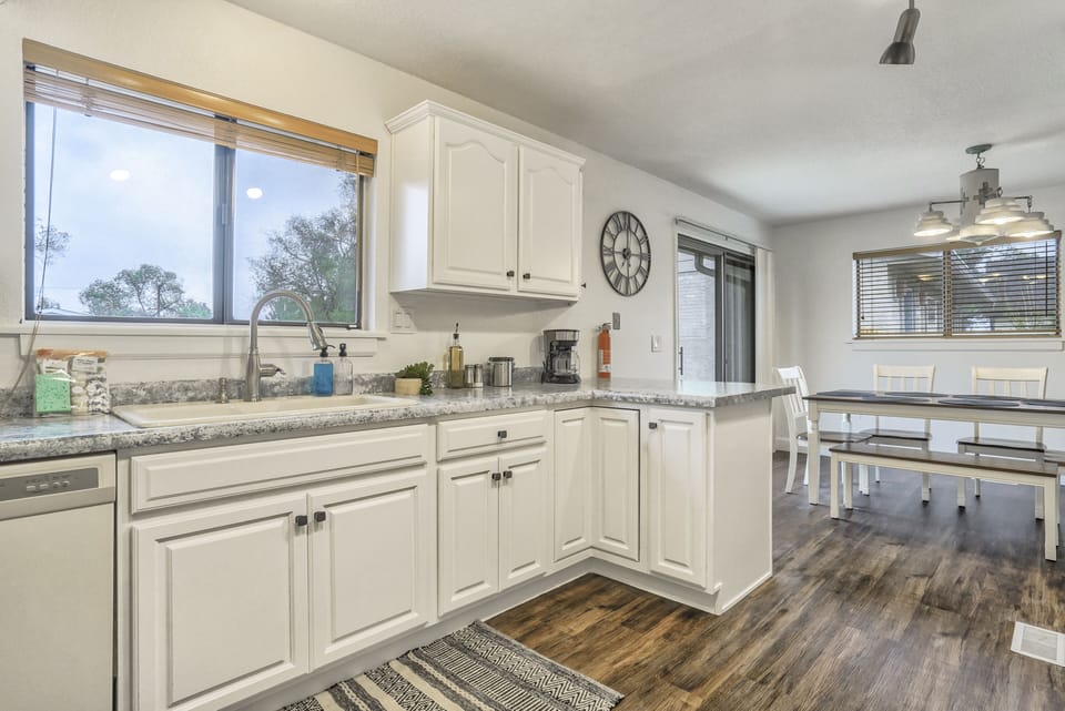 House | Private kitchen | Fridge, microwave, oven, dishwasher