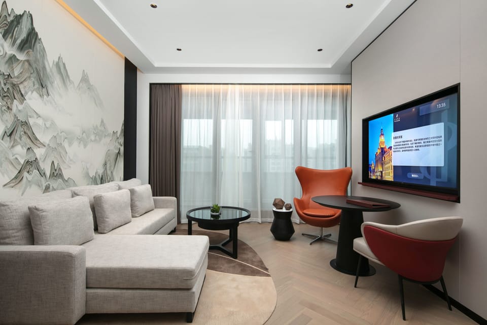 Superior Studio Suite | Premium bedding, minibar, in-room safe, blackout drapes