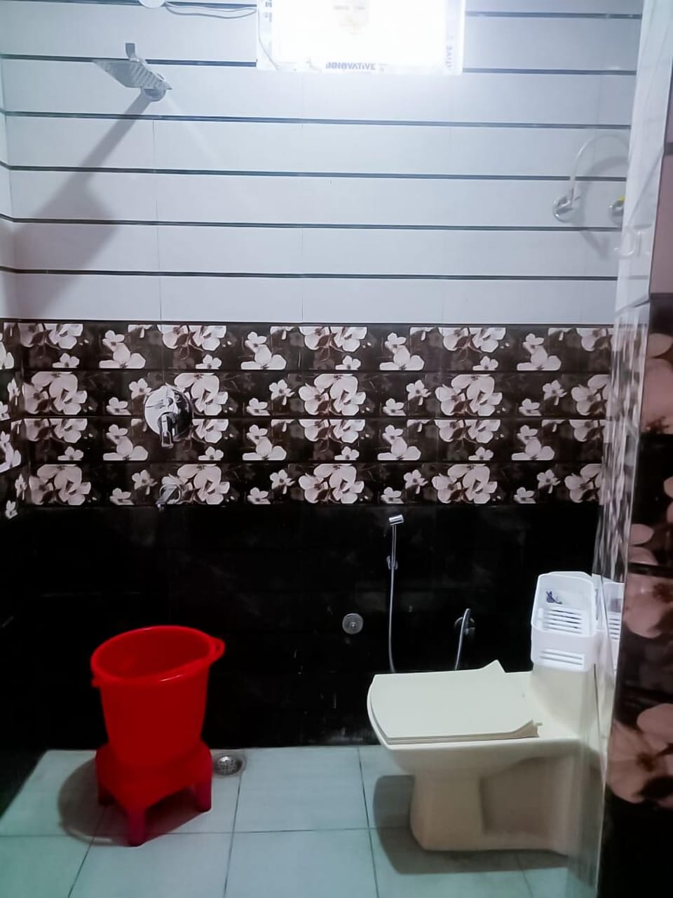 Deluxe Room | Bathroom | Shower, free toiletries, slippers, towels