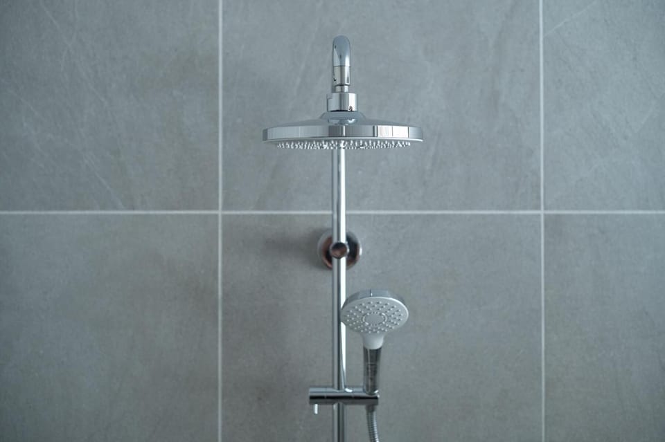 Combined shower/tub, deep soaking tub, free toiletries, hair dryer