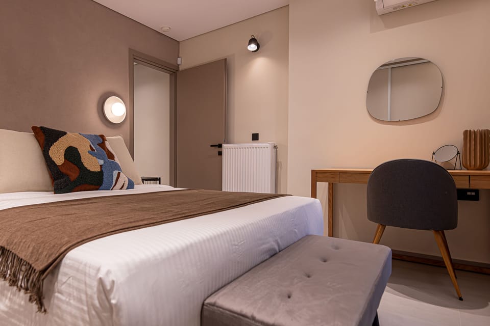 Luxury Apartment | 2 bedrooms, in-room safe, blackout drapes, iron/ironing board
