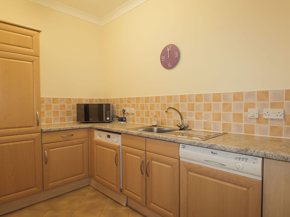 Cottage | Private kitchen | Fridge, dishwasher, electric kettle, toaster