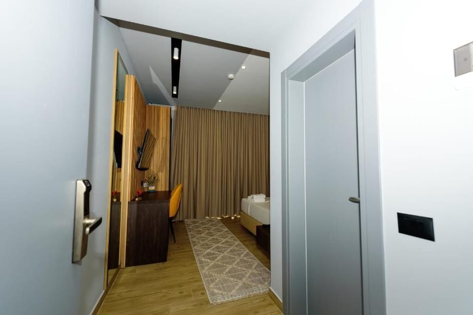Triple Room, Balcony | Soundproofing