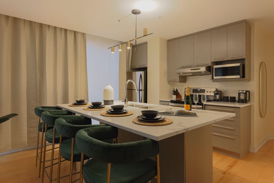 Presidential Suite | Private kitchen | Full-size fridge, microwave, oven, stovetop