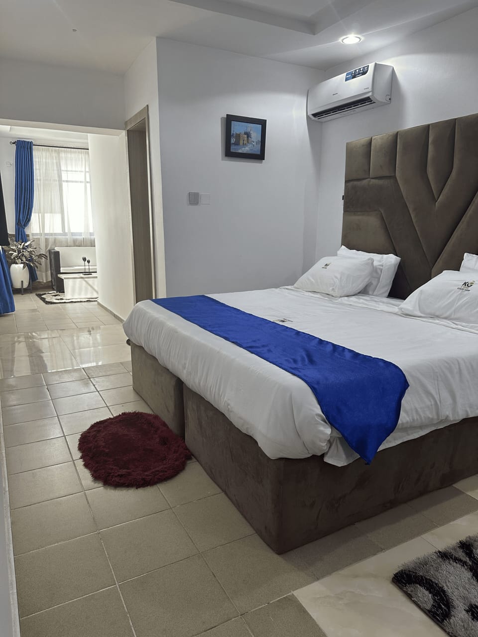 Standard Suite | Desk, laptop workspace, soundproofing, free WiFi