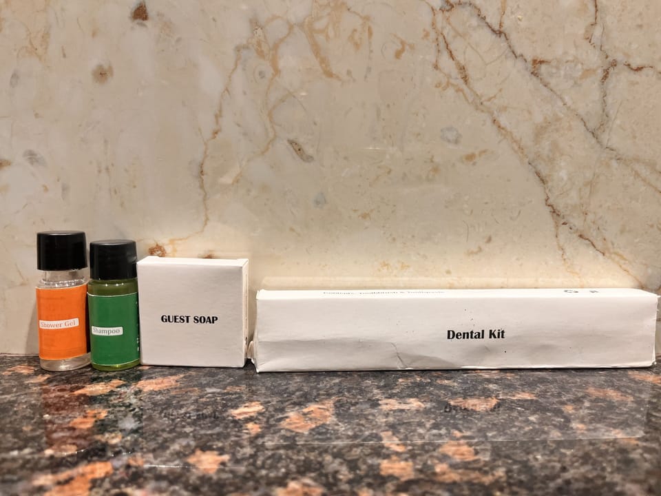 Shower, rainfall showerhead, free toiletries, towels