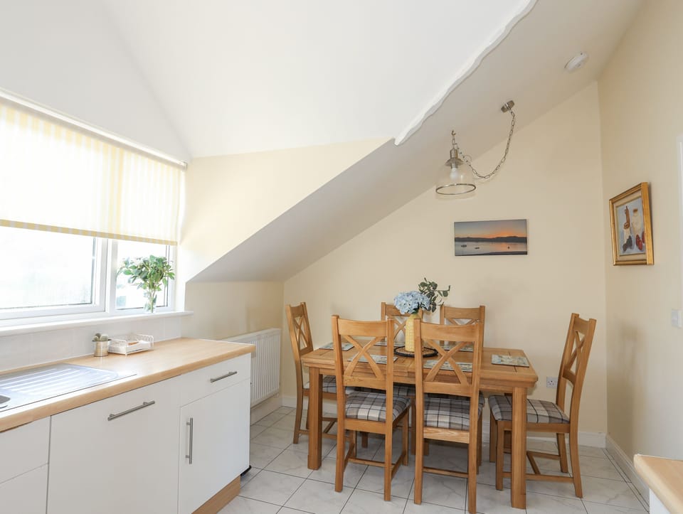 Cottage | Dining