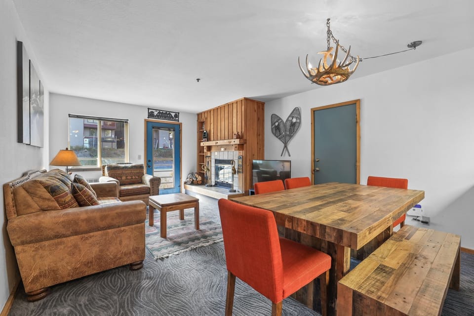 Condo, 2 Bedrooms | Dining