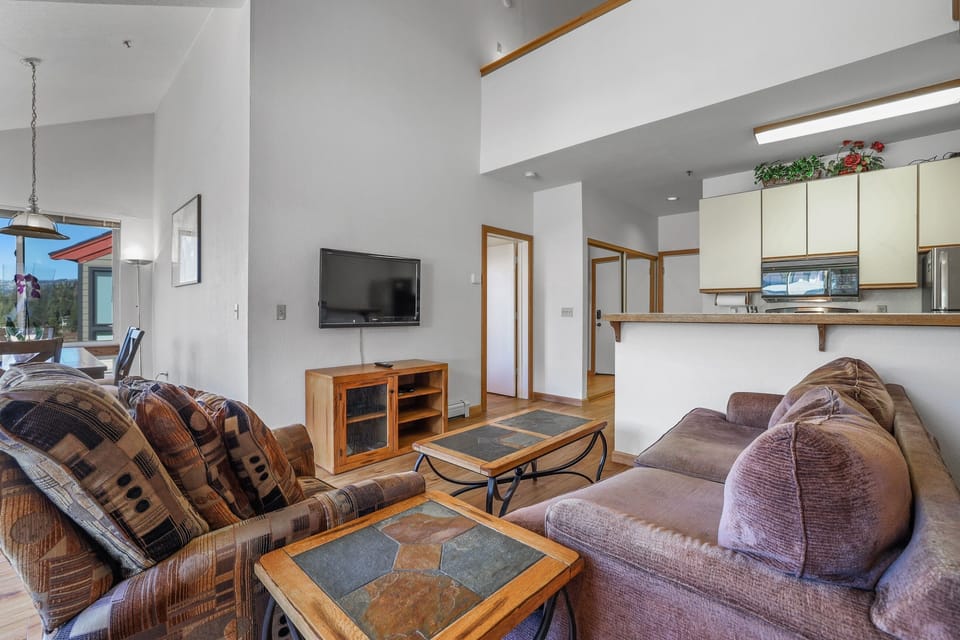 Condo, 1 Bedroom | Living area
