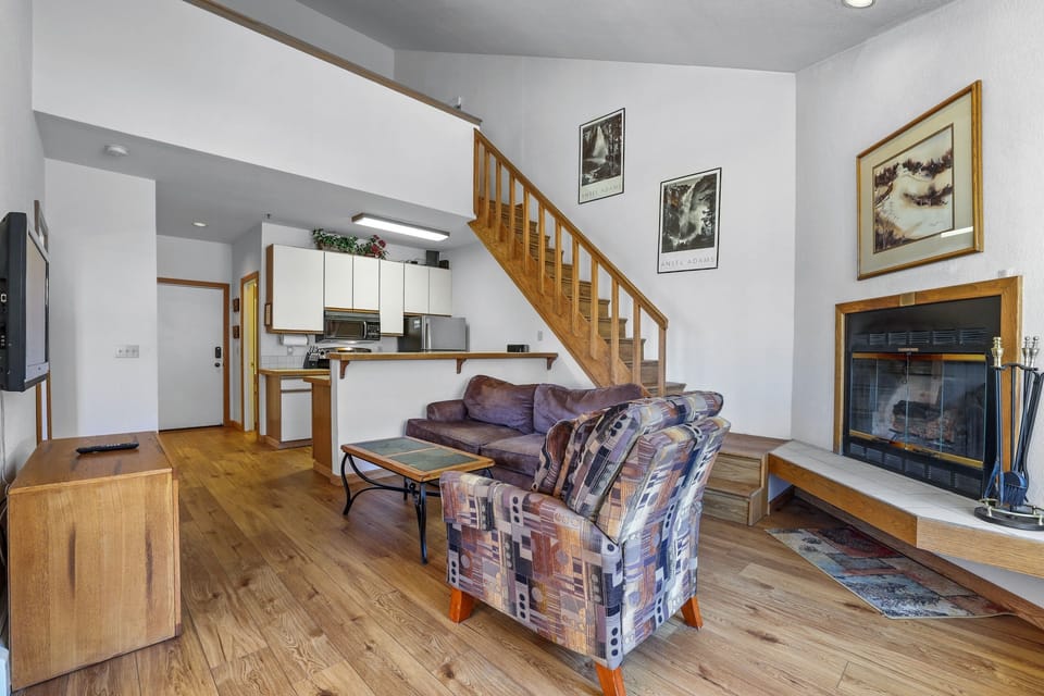 Condo, 1 Bedroom | Living area