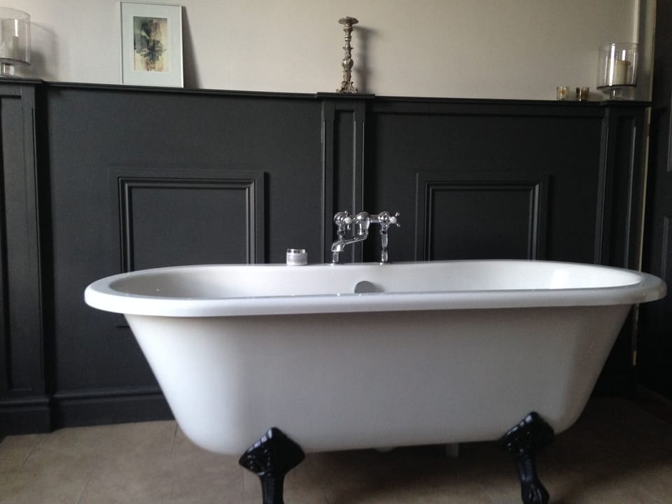 Deluxe Double Room, 1 Queen Bed | Bathroom | Shower, hair dryer, bathrobes, towels