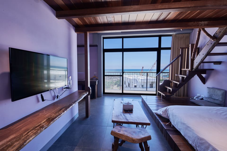 Signature Loft | Free WiFi, bed sheets
