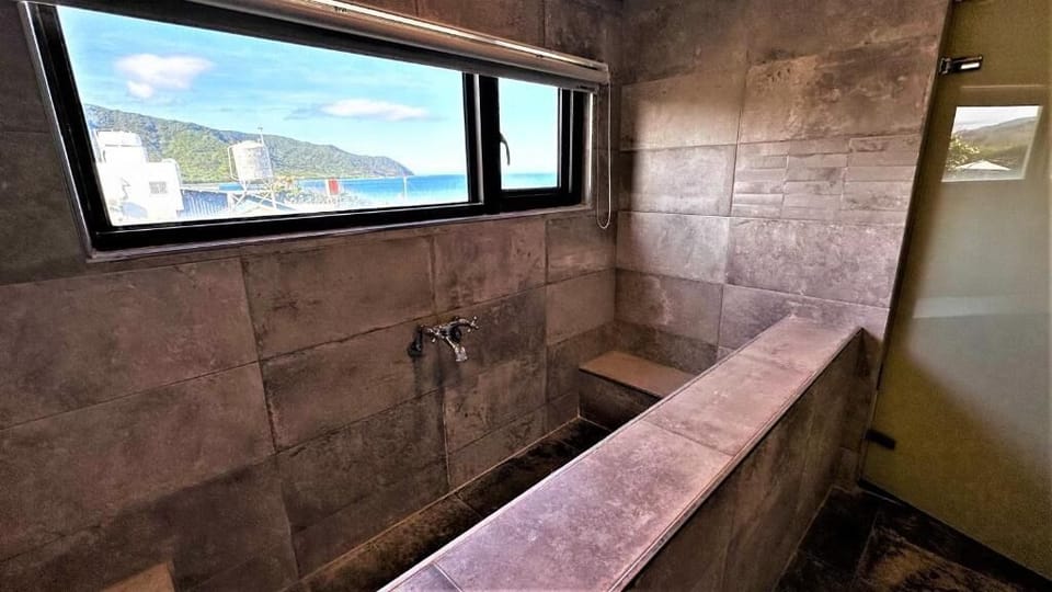 Superior Quadruple Room | Bathroom | Hair dryer, towels