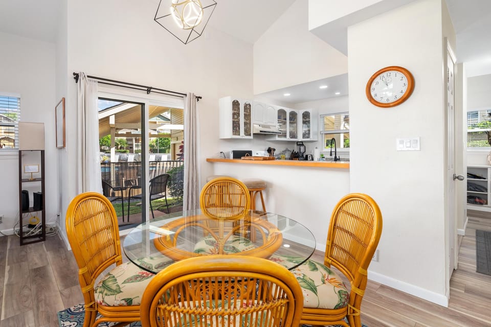 Condo, 2 Bedrooms | Dining