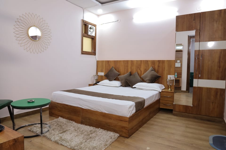 Laptop workspace, rollaway beds, free WiFi, bed sheets
