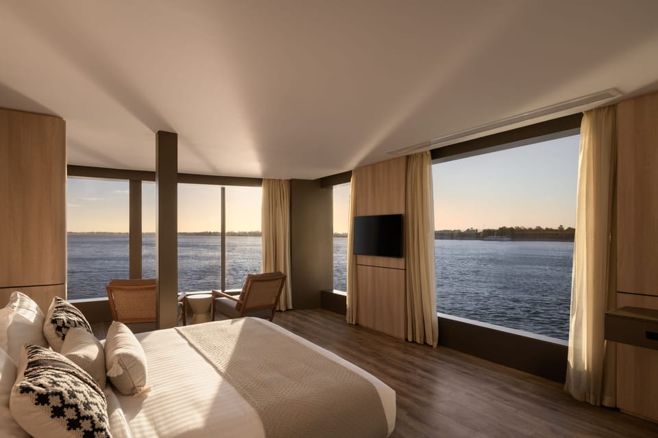 Royal Suite | Free minibar items, in-room safe, blackout drapes, free WiFi