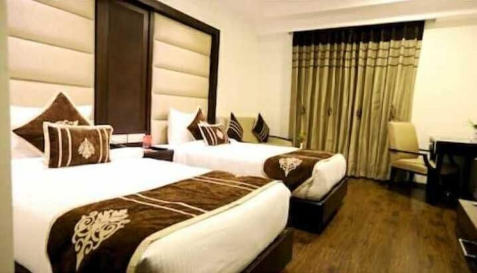 Deluxe Room | Premium bedding, down comforters, Select Comfort beds, minibar