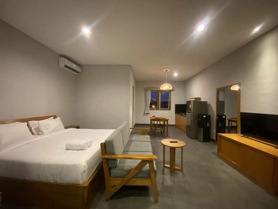 1 bedroom, in-room safe, iron/ironing board, free WiFi