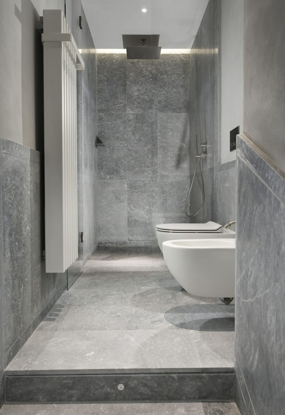 Executive Room | Bathroom | Shower, rainfall showerhead, free toiletries, hair dryer