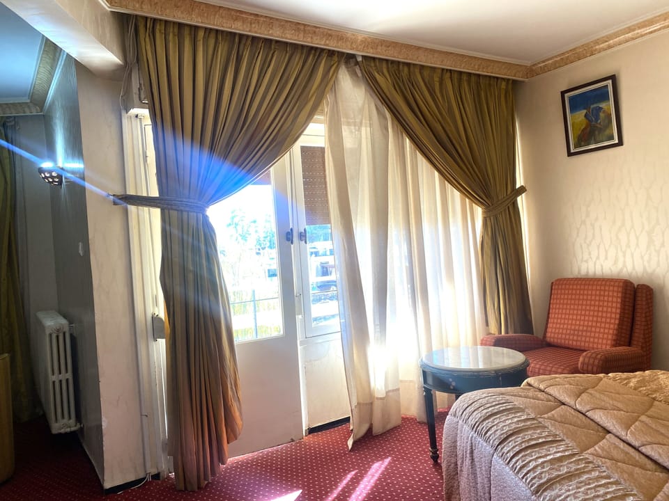 Suite | Minibar, in-room safe, desk, blackout drapes