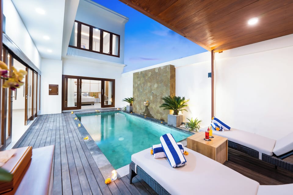 Indoor/outdoor pool