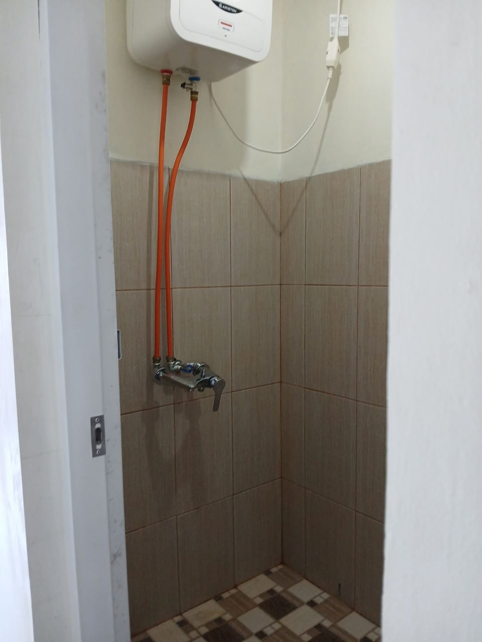 Standard Double Room | Bathroom | Shower, rainfall showerhead, soap, shampoo