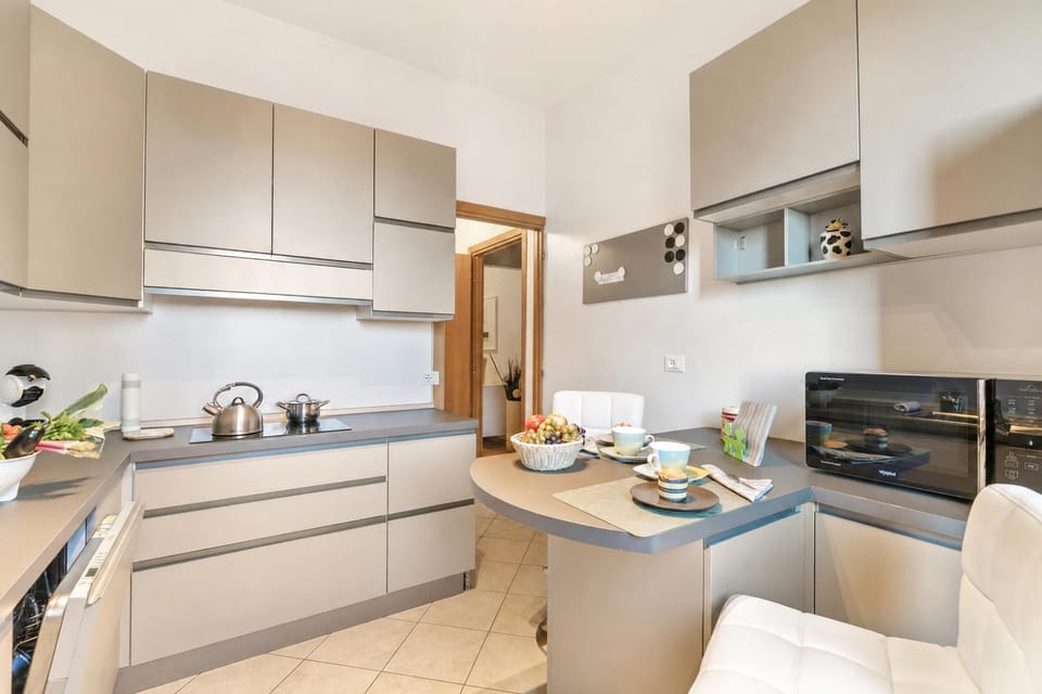 Family Apartment, 3 Bedrooms, Balcony (Alelù Classy And Chic Stresa Center) | Private kitchen