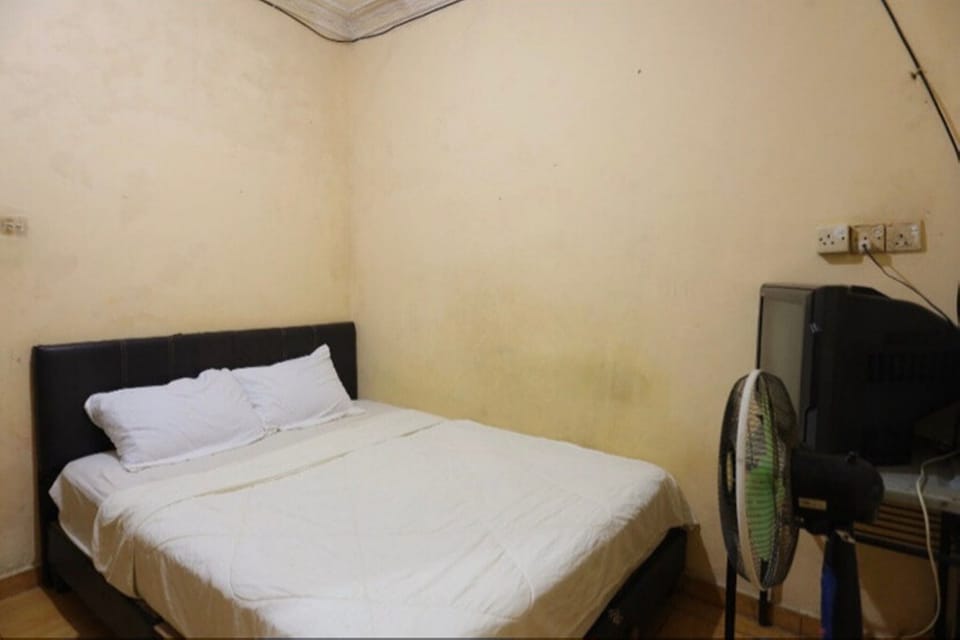 Basic Double Room | Desk, WiFi (free), bed sheets