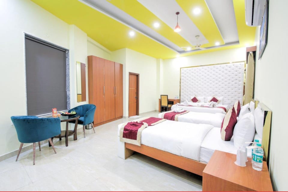Twin Room | Premium bedding, memory foam beds, desk, laptop workspace