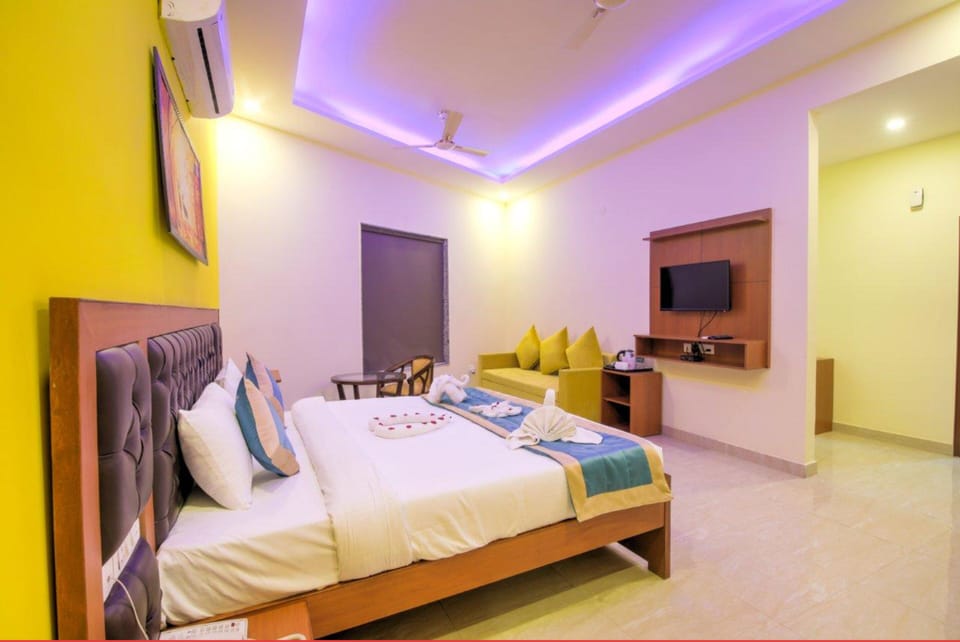 Deluxe Double Room | Premium bedding, memory foam beds, minibar, desk