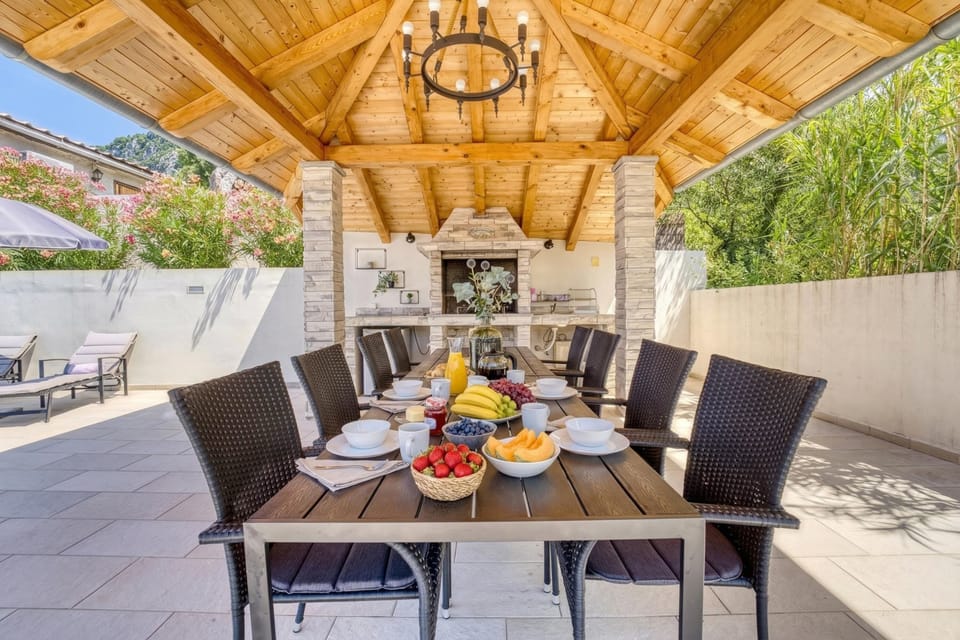 Family House, 4 Bedrooms, Microwave, Mountainside (Pool House Edita) | Outdoor dining