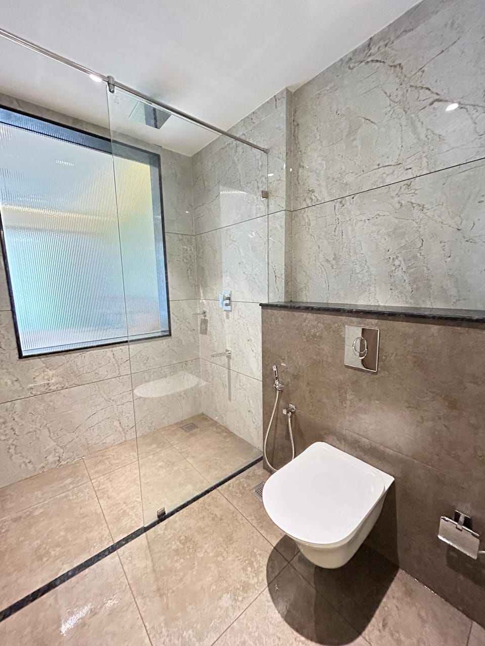 Family Quadruple Room | Bathroom | Shower, rainfall showerhead, free toiletries, slippers