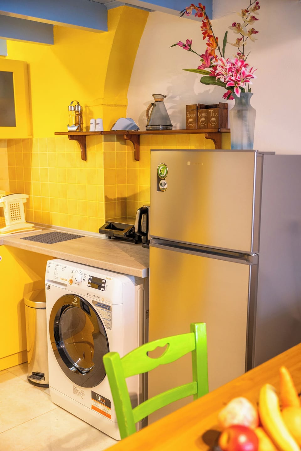 Apartment | Private kitchen | Coffee/tea maker, full-size fridge, microwave, oven