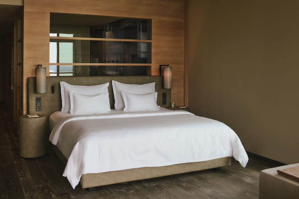 Suite | Premium bedding, down comforters, minibar, in-room safe