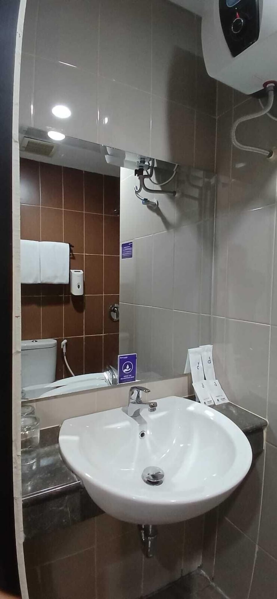 Family Suite, 2 Bedrooms | Bathroom | Free toiletries, slippers, bidet