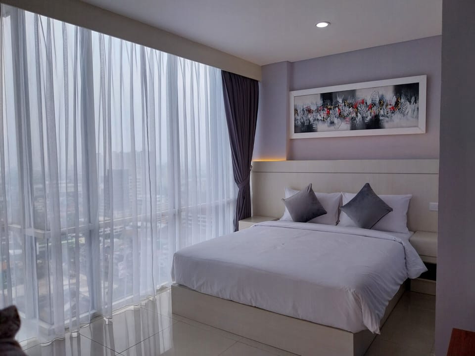 Family Suite, 2 Bedrooms | Desk, laptop workspace, free WiFi, wheelchair access